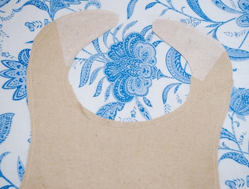 Hvordan sy en baby bib med dine egne hænder