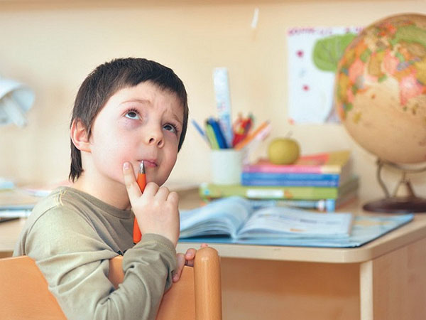 Neskuchnaya studie: hvordan man korrekt udstyre den studerendes arbejdsplads