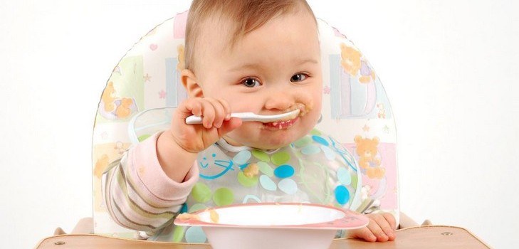 Feeding baby efter måned