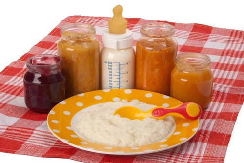 Feeding baby efter måned