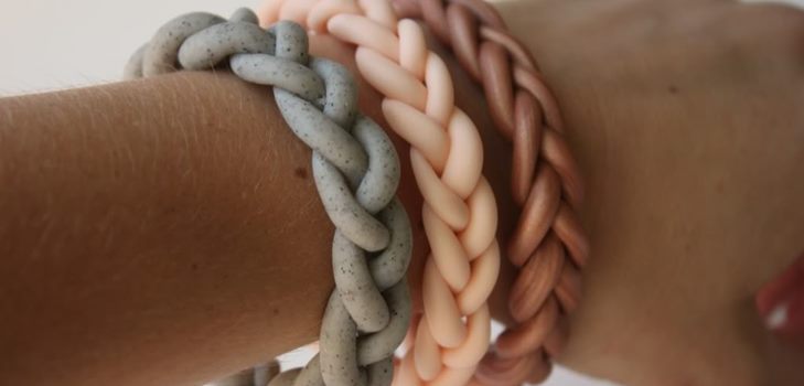 3 armbånd-pigtails: fra polymer ler, stof og gammel T-shirt