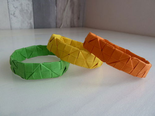 Origami armbånd fra firkanter