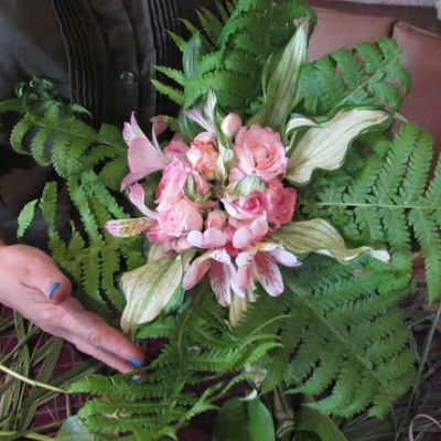 Bouquet af blomster med egne hænder