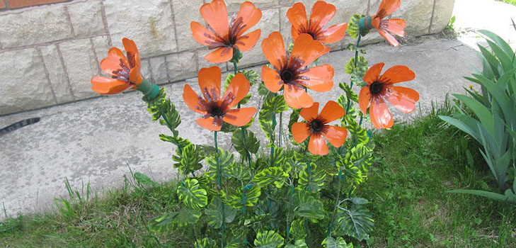 Blomster fra plastflasker: en mesterklasse til fremstilling af plastikhåndværk med egne hænder