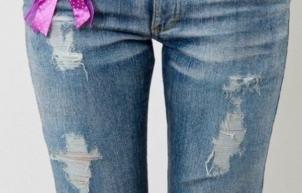 Hvordan man laver jeans med scuffs eller revet jeans selv Hvordan man laver jeans med scuffs eller revet jeans selv