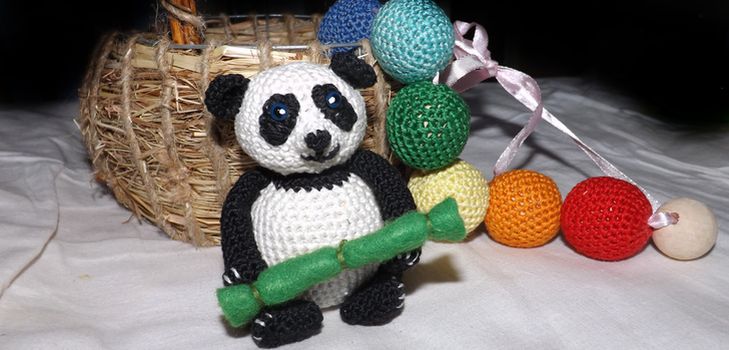 Strikket Panda Toy med dine egne hænder