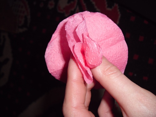 Carnations af farvet papir med egne hænder den 9. maj