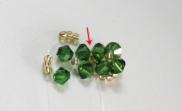 Sådan laver du en perle armbånd til begyndere