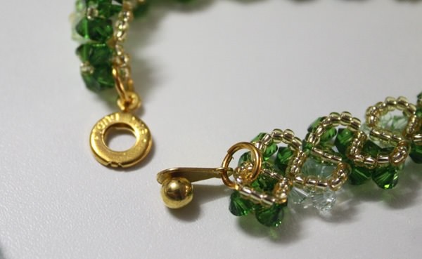 Sådan laver du en perle armbånd til begyndere