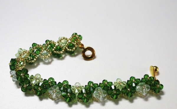 Sådan laver du en perle armbånd til begyndere