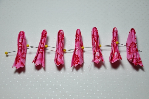 Hvordan man laver blomster kanzashi fra et væv med egne hænder