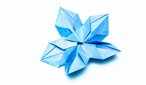 Sådan laver du en origami blomst med dine egne hænder