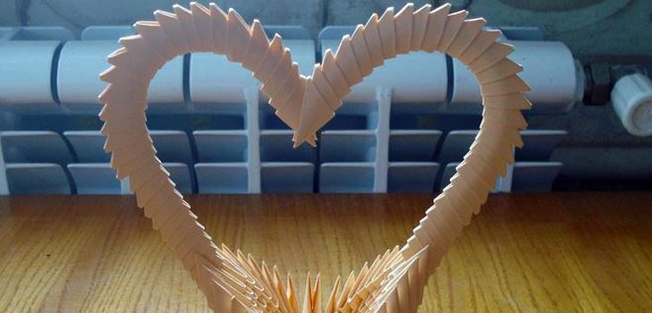 Sådan laver du origami fra papirhjertet, video