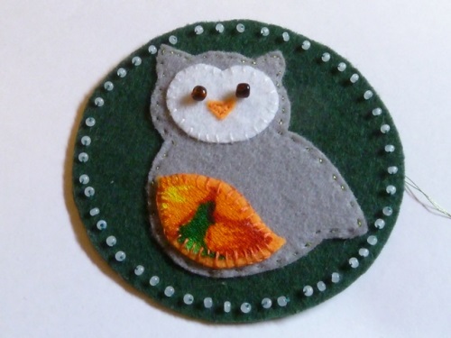 Broche ugle af filt