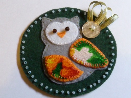 Broche ugle af filt