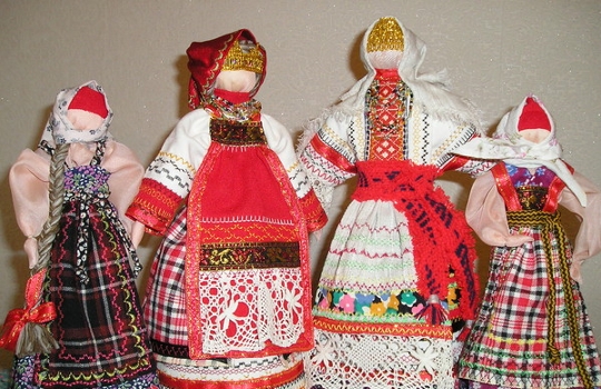 Vi laver Maslenitsa dukken med egne hænder.