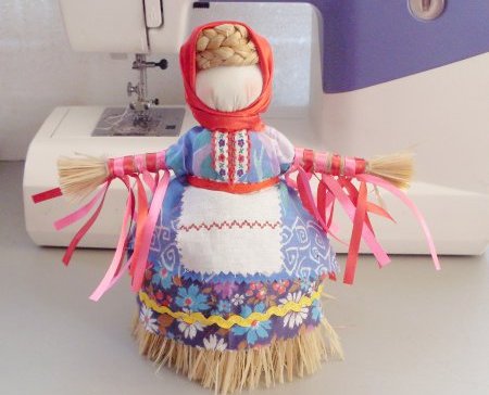 Vi laver Maslenitsa dukken med egne hænder.