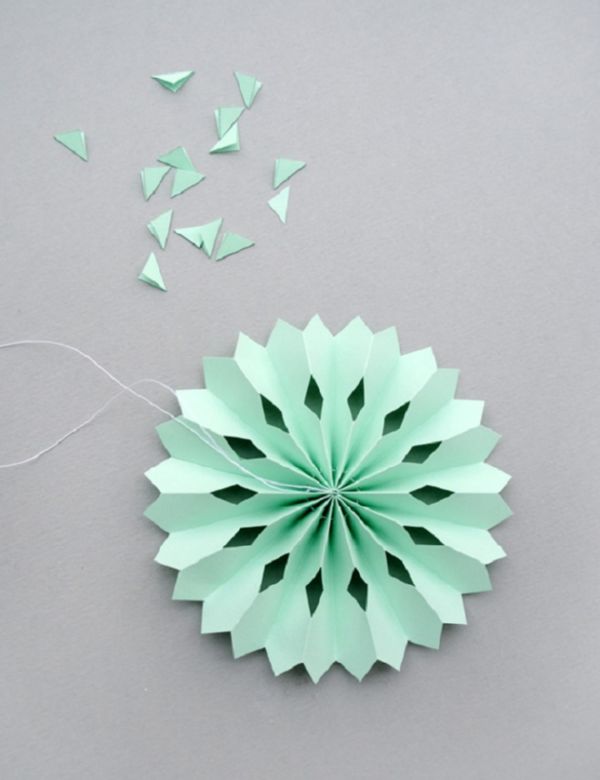 Smukke snefnug til nytår i 2017 med egne hænder papir - diagrammer og fotos i faser. Master klasser for børn på store snefnug i origami teknik