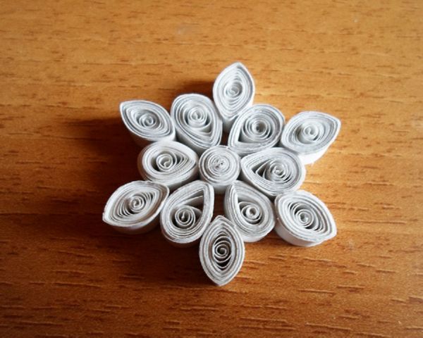 Smukke snefnug til nytår i 2017 med egne hænder papir - diagrammer og fotos i faser. Master klasser for børn på store snefnug i origami teknik