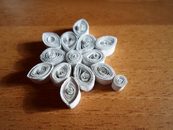 Smukke snefnug til nytår i 2017 med egne hænder papir - diagrammer og fotos i faser. Master klasser for børn på store snefnug i origami teknik