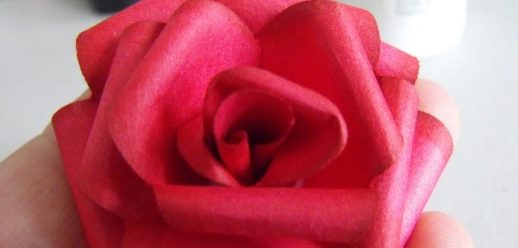 rose lavet af papir