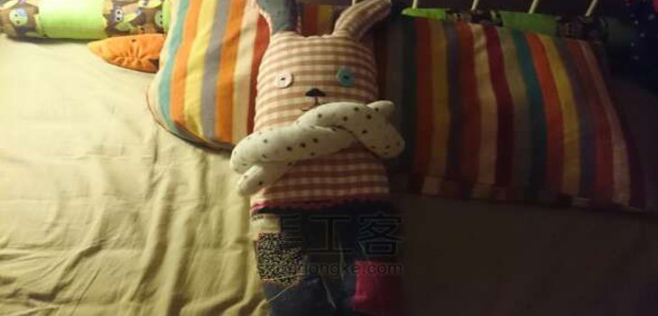 Blød legetøjsbunny med egne hænder