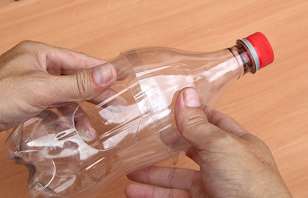 Nyt håndværk fra plastflasker med egne hænder til have og frugthave