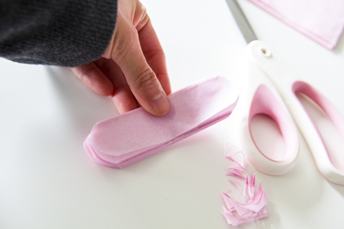 Sådan laver du pom-poms fra papir