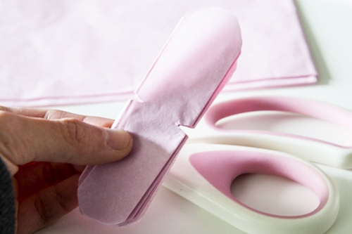 Sådan laver du pom-poms fra papir