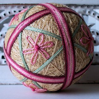 Temari: kugler af tråd Temari: kugler af tråd