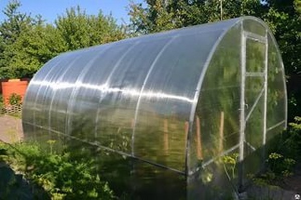 Polycarbonat drivhus med egne hænder: tegninger, fotos, video