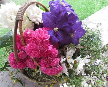 Krans af blomster til brylluppet med egne hænder