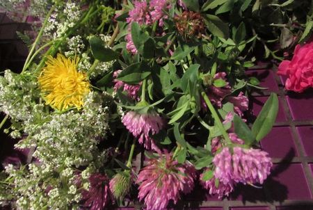 Krans af blomster til brylluppet med egne hænder