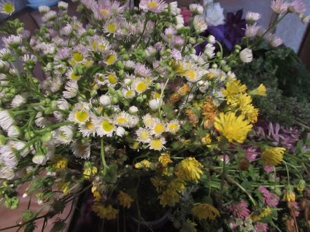 Krans af blomster til brylluppet med egne hænder