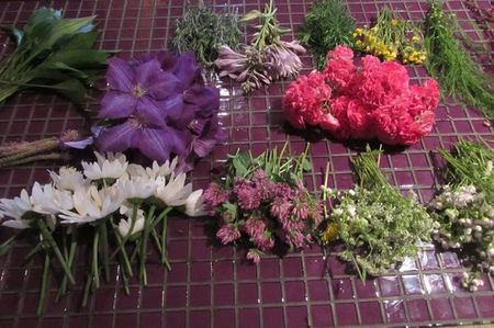 Krans af blomster til brylluppet med egne hænder
