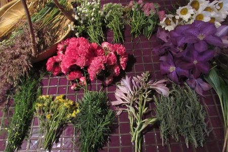Krans af blomster til brylluppet med egne hænder