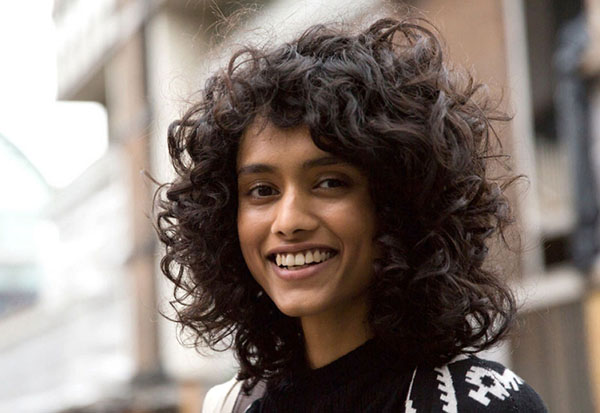 Curly & Chic: hvordan man bærer krøller i efteråret