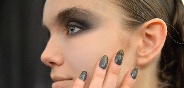 Glitter og Swarovski sten som en tendens til vinter manicure 2016-2017