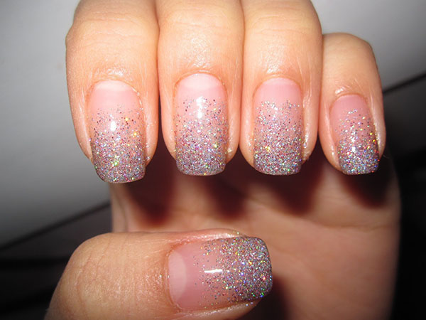 Glitter og Swarovski sten som en tendens til vinter manicure 2016-2017