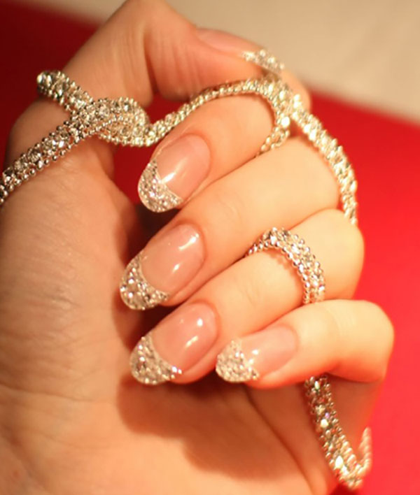 Glitter og Swarovski sten som en tendens til vinter manicure 2016-2017