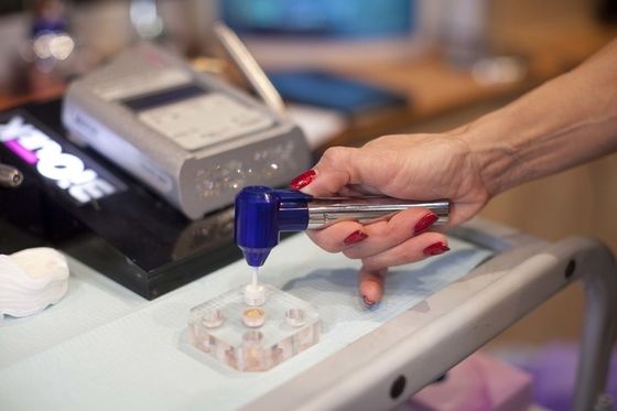 Permanent sminke til at skjule blå mærker under øjnene