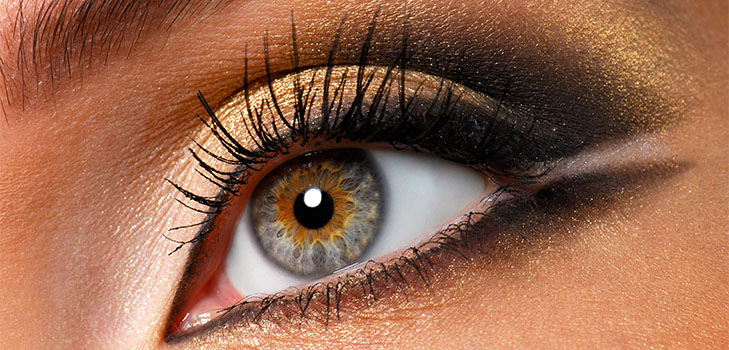 Mascara og en samling af produkter til perfekt makeup. Makeup Trends Fall-Winter 2016