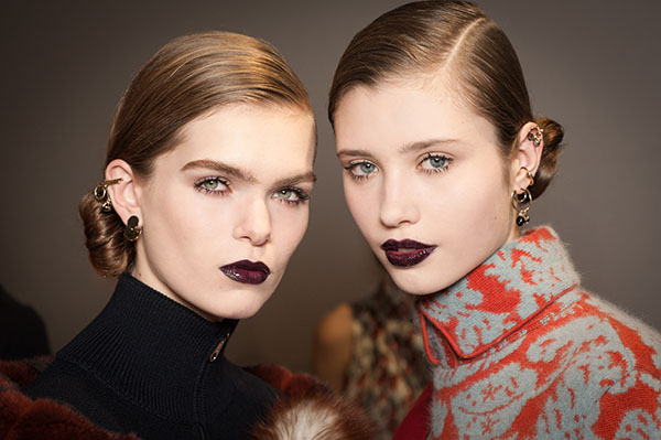 Mascara og en samling af produkter til perfekt makeup. Makeup Trends Fall-Winter 2016