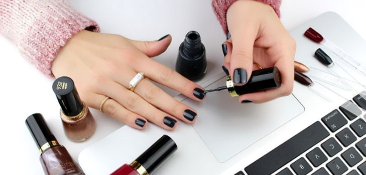 Creative Manicure med dine hænder: Top-4 stilfulde designs fra Instagram
