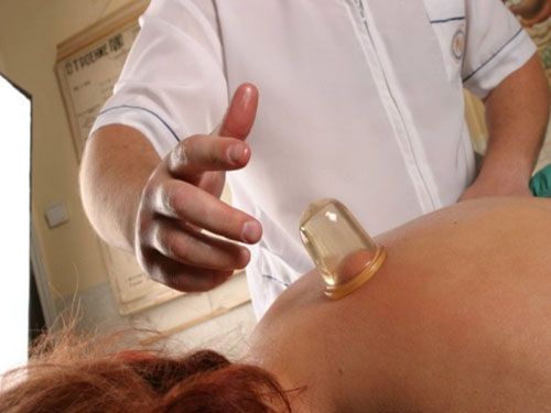 Massage med vakuum dåser fra cellulite: slippe af med cellulite selv