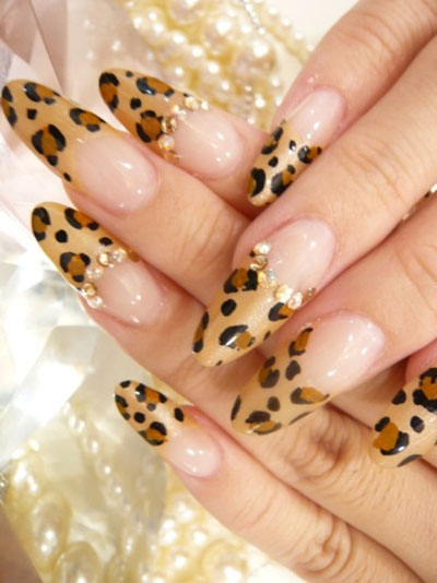 På mode, leopard nuancer Leopard negle kommer tilbage og er tilbage i mode
