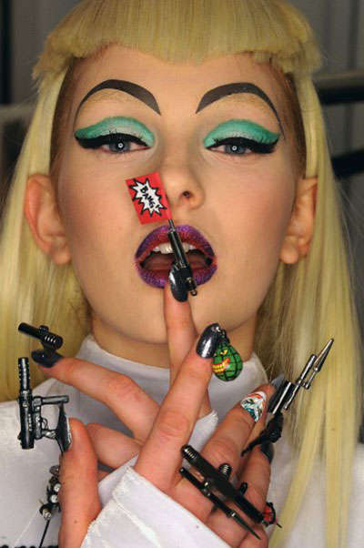 Usædvanlig manicure fortsætter med at imponere og forbliver i trend i den nye sæson
