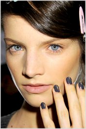 Moderigtigt foråret manicure 2011
