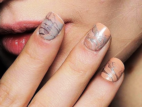 Marmor manicure med gel-lak