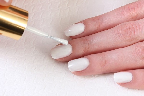 Marmor manicure med gel-lak
